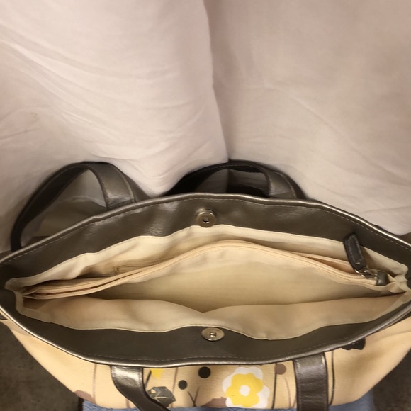 GUC Purse with butterfly accents. - Picture 4 of 8